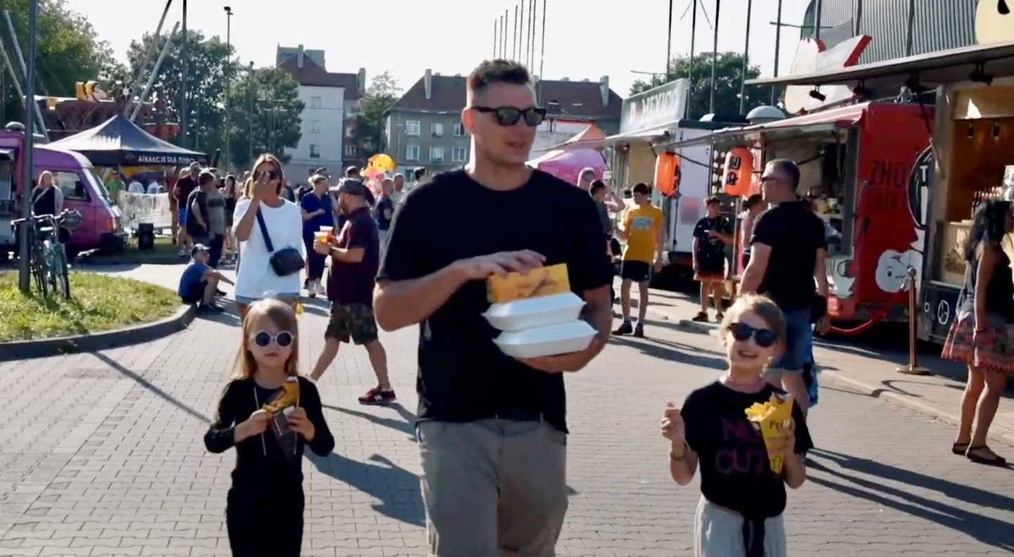 Żarciowozy w Kętach: Kulinarna rewolucja z porcjami za darmo – FILM