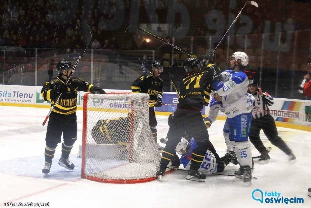 Biało-niebieskie otwarcie w Małym Spodku