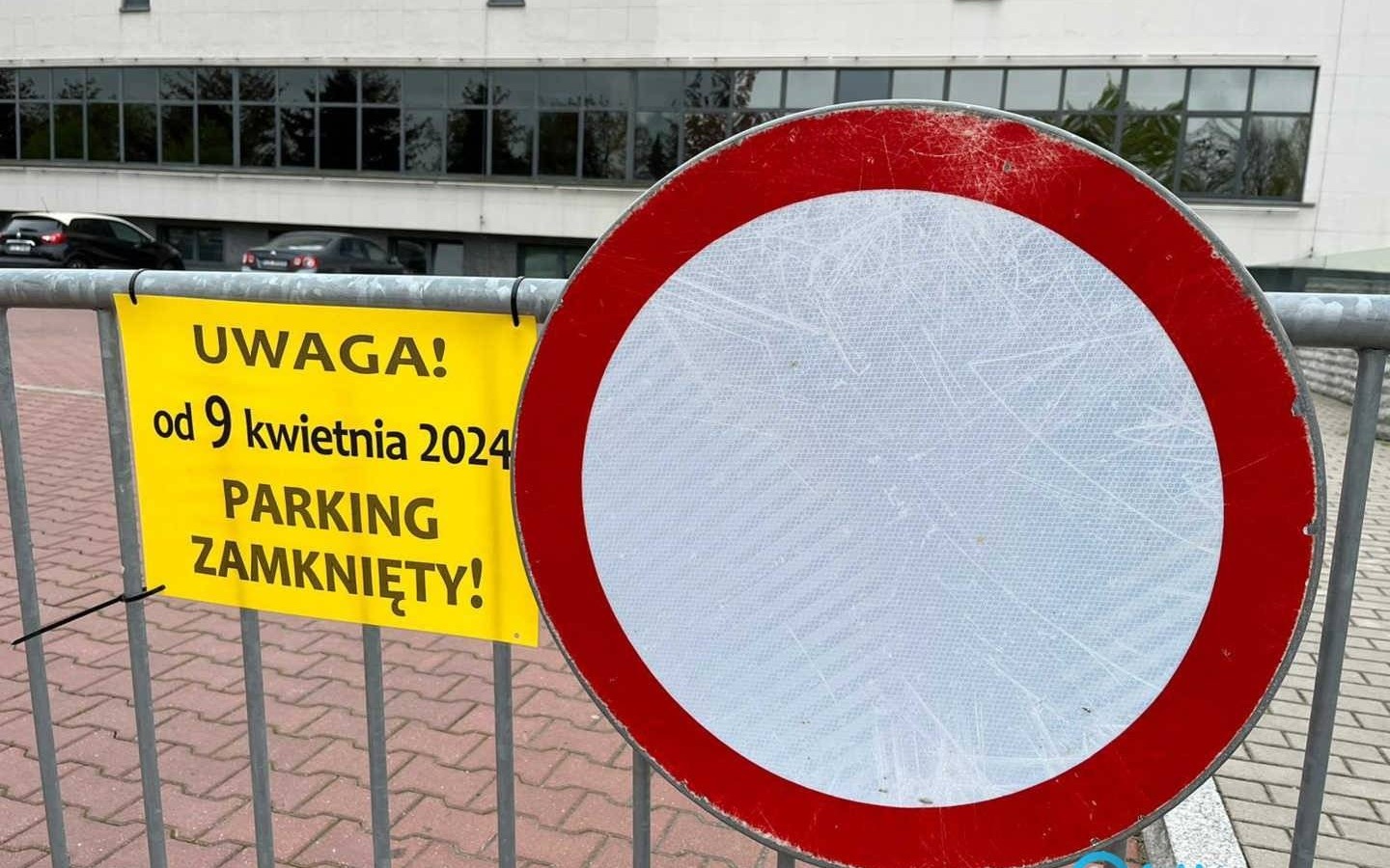 Dlaczego parking obok OCK jest zamknięty?