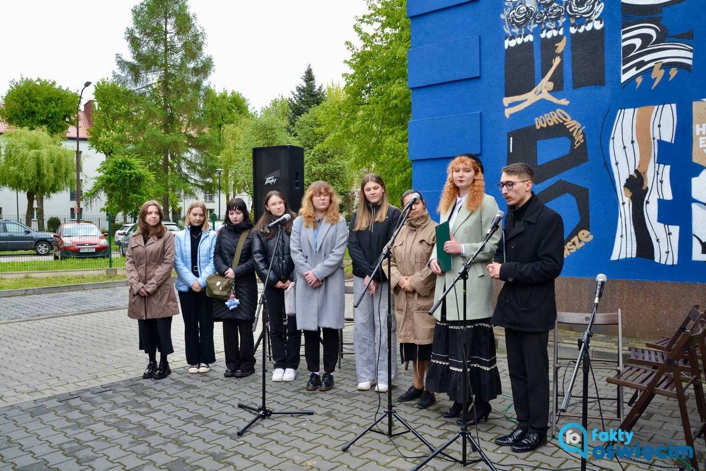 Mural WE REMEMBER: Hołd dla bohaterów ruchu oporu – FILM, FOTO