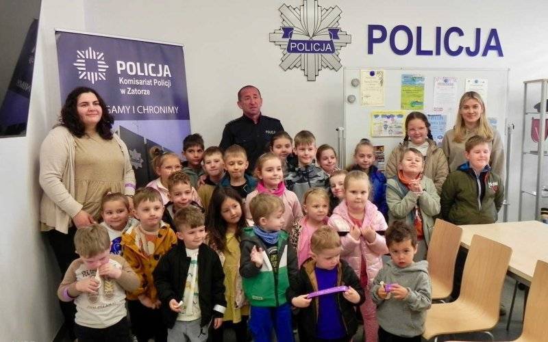 Przedszkolaki poznały zasady bezpieczeństwa i pracę policjanta