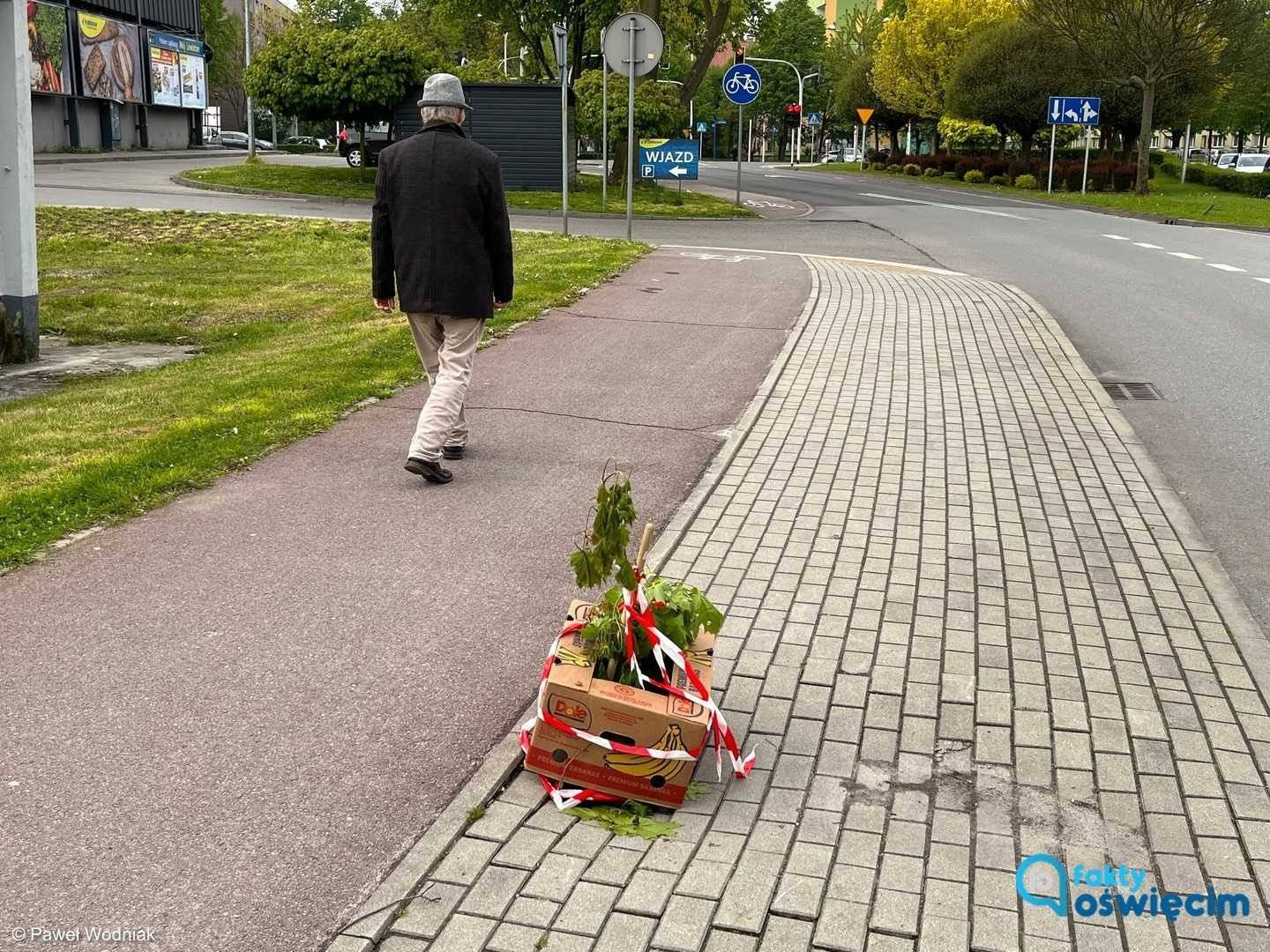 Zapadnięty chodnik i uszkodzony hydrant – INTERWENCJA (FOTO)