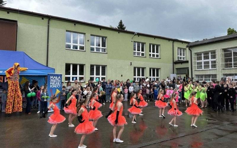 Kapryśna pogoda nie popsuła pikniku dla Nikoli – FILM, FOTO