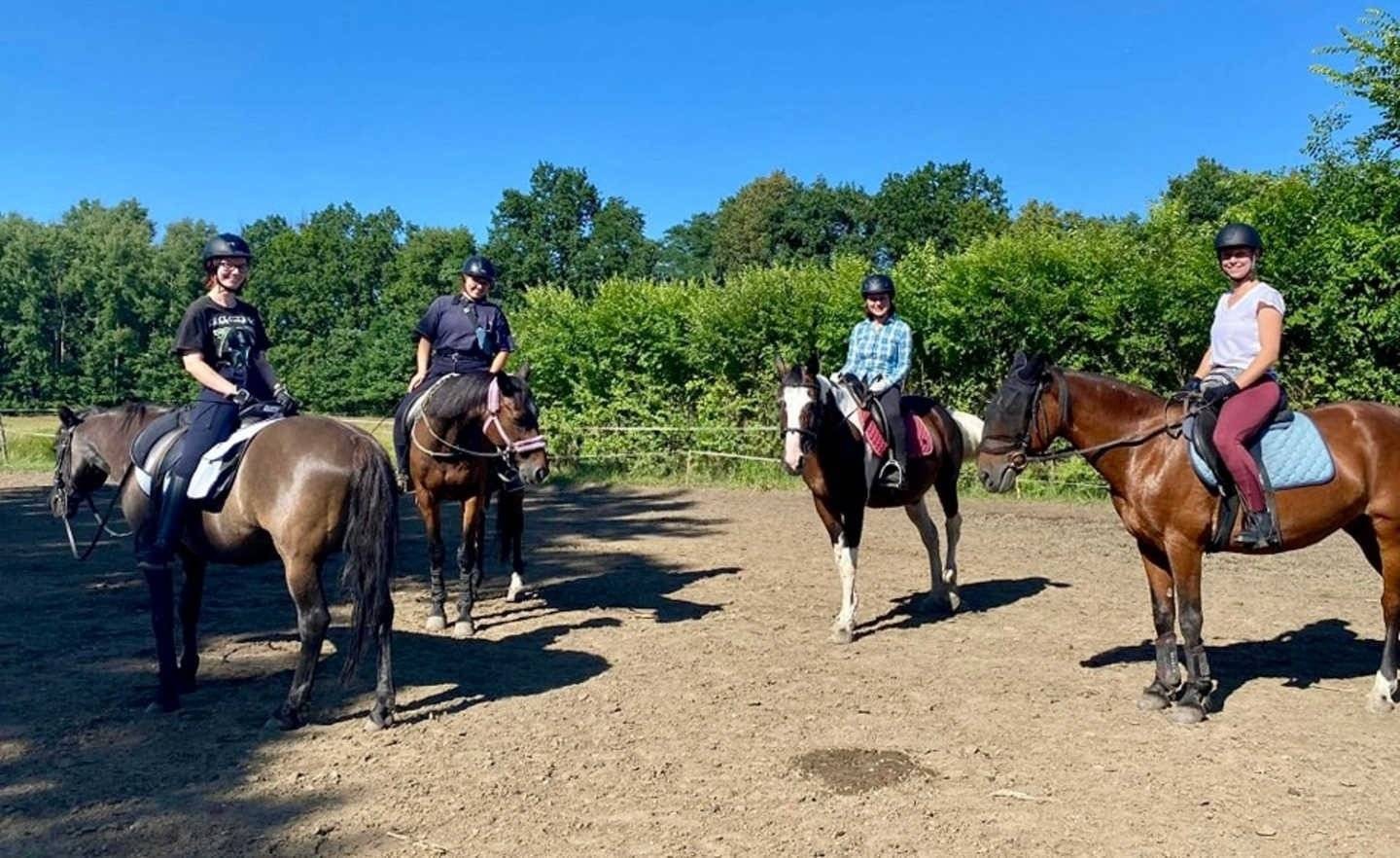 Festyn w Ikarionie: Zawody konne, grill i radość dla całej rodziny