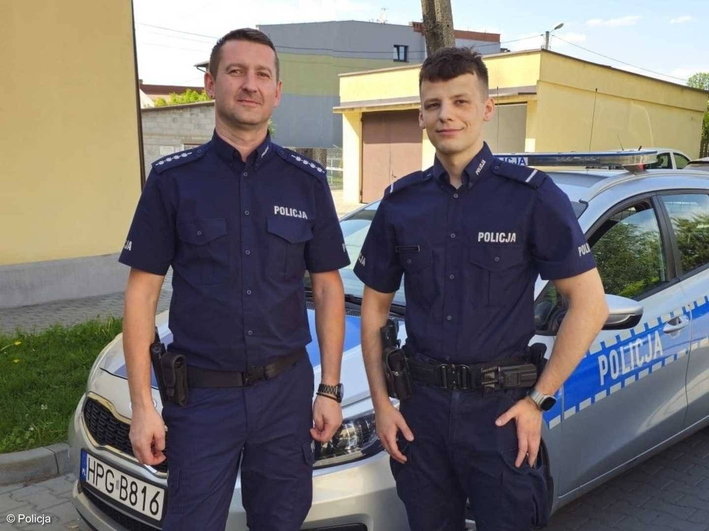 Kobieta stała na parapecie. Uratowali ją policjanci