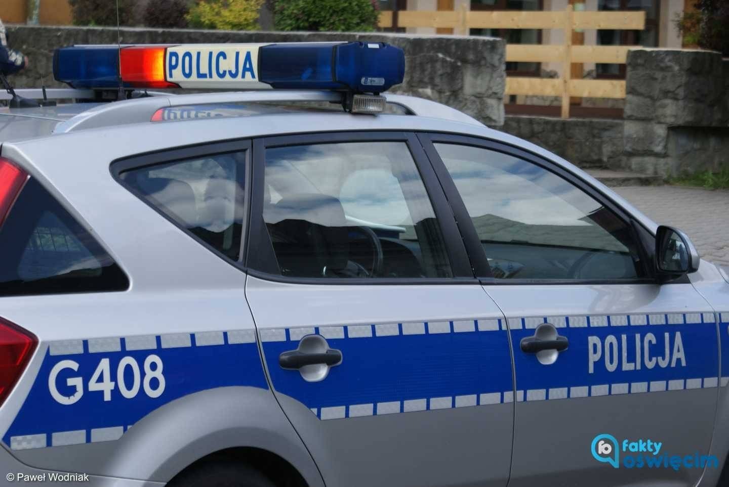 Pijany kierowca chciał uniknąć kontroli. Rozbił dwa samochody