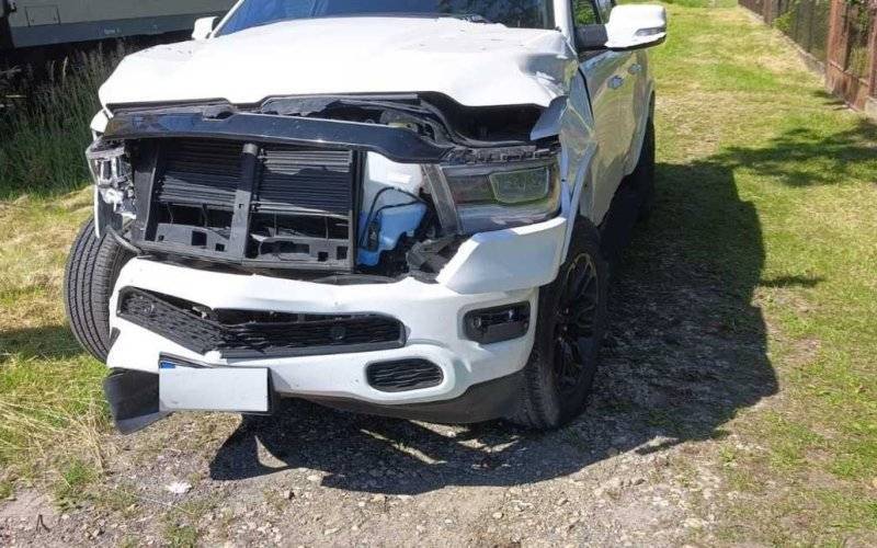 W Bulowicach samochód wjechał przed pociąg pasażerski – FOTO