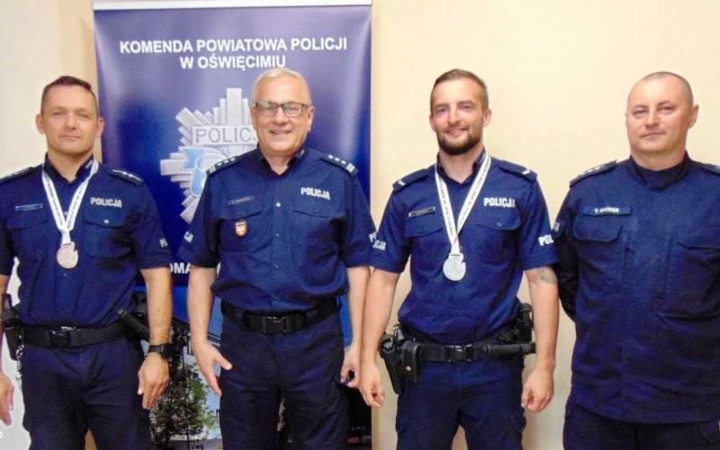 Dzielnicowi po godzinach pracy zdobywają medale w brazylijskiego ju jitsu