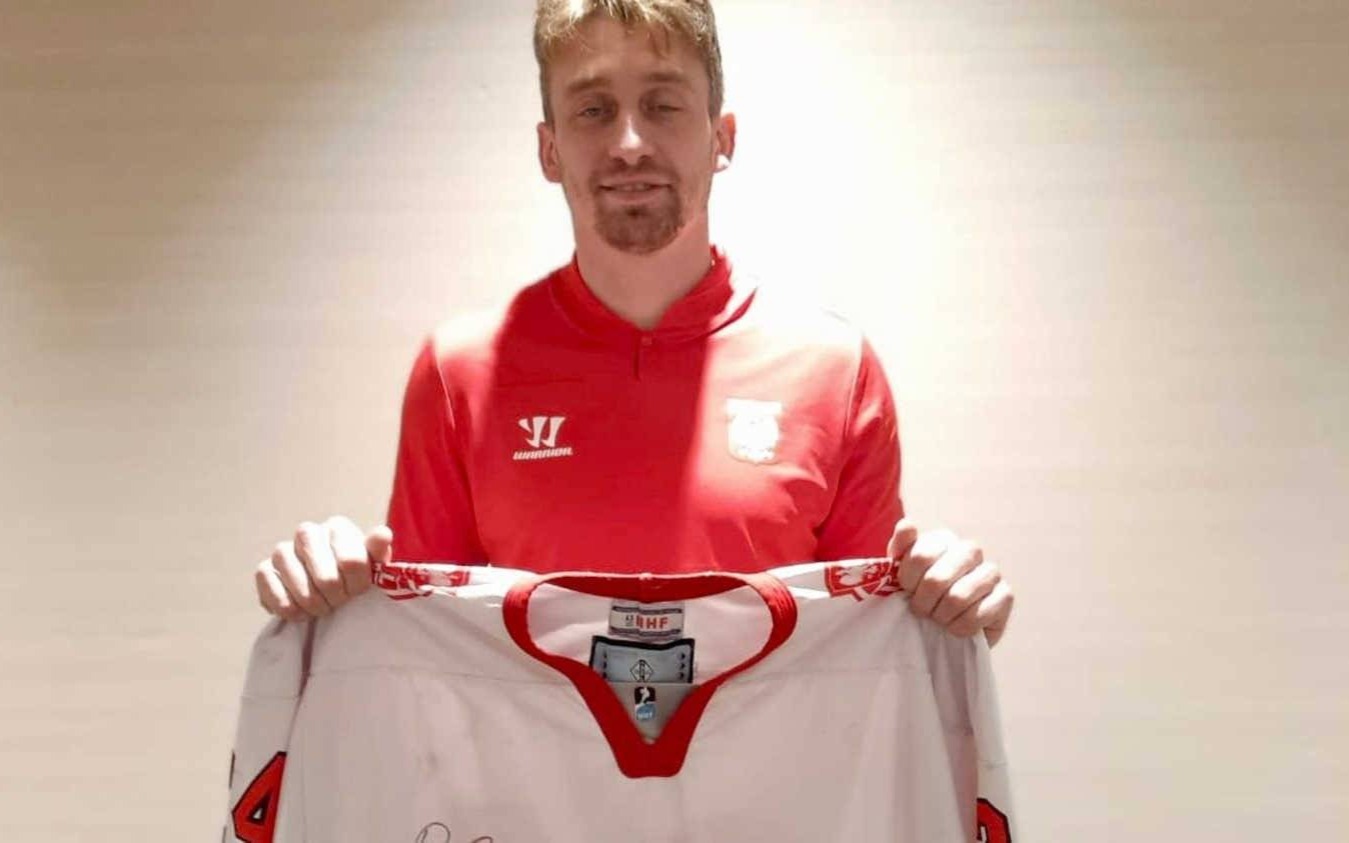 Historyczna koszulka z autografami reprezentantów – FILM, FOTO