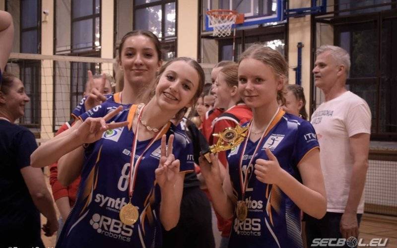Setbolówki w koronie. Kęczanki z wicemistrzostwem – FOTO