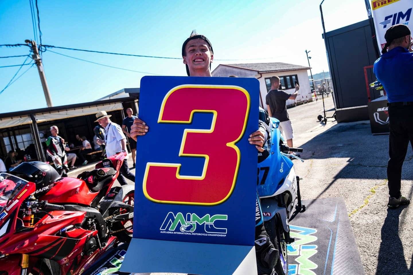 Imponujący debiut Kuby Belaka na chorwackim torze – FOTO