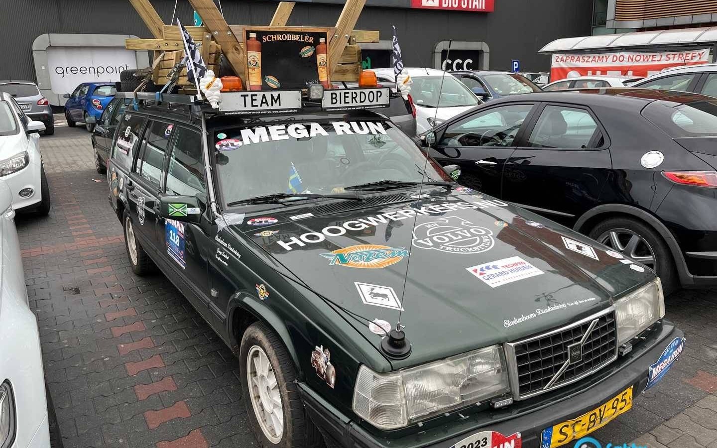 Przez powiat przejechały nietypowe samochody – FILM, FOTO