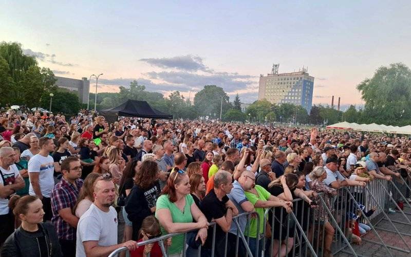 Koncertowe Powitanie Lata. T.Love i inne gwiazdy rozgrzały Oświęcim