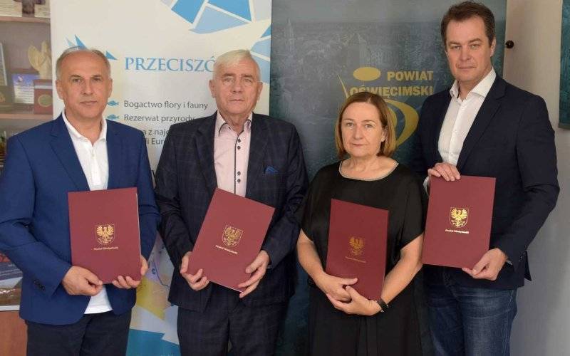 Fakty z powiatu: Metamorfoza mostu i drogi powiatowej w Piotrowicach – FOTO