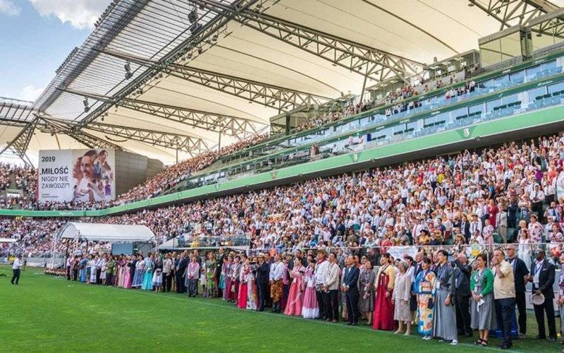 125 tysięcy uczestników na kongresach Świadków Jehowy w Polsce