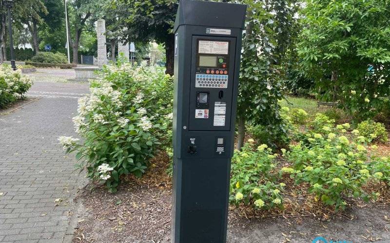 Jeszcze w czterech parkomatach trzeba płacić gotówką
