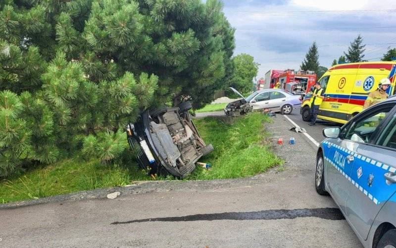 Kolejne zdarzenie na drodze. 26-latek zasłabł za kierownicą – FOTO