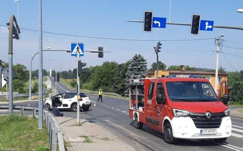 Osobówką wjechała w cysternę przewożącą olej napędowy – FOTO