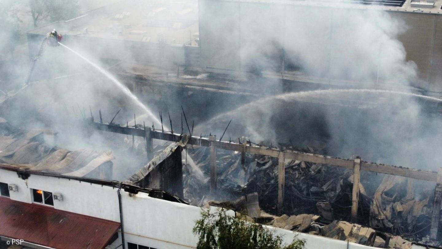 Strażacka akcja w Malcu cały czas trwa – FILM, FOTO