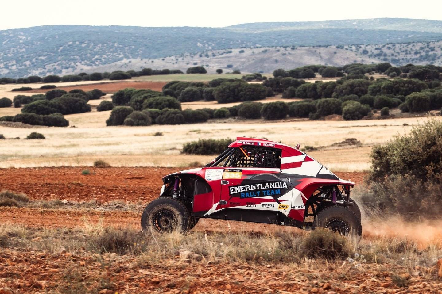 Eryk Goczał i Oriol Mena dominują na rajdzie Baja Aragon – FILM, FOTO