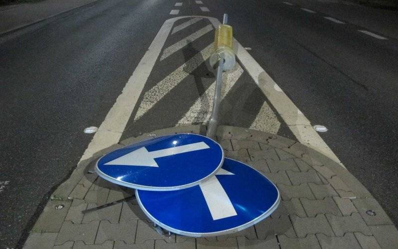 Ściął znaki na wysepce i uciekł na strych. Miał ponad trzy promile – FOTO