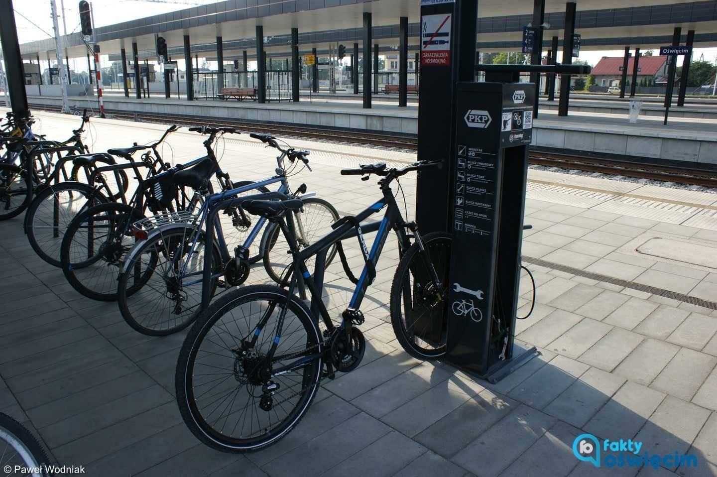 Rośnie liczba rowerowych parkingów na stacjach i przystankach kolejowych