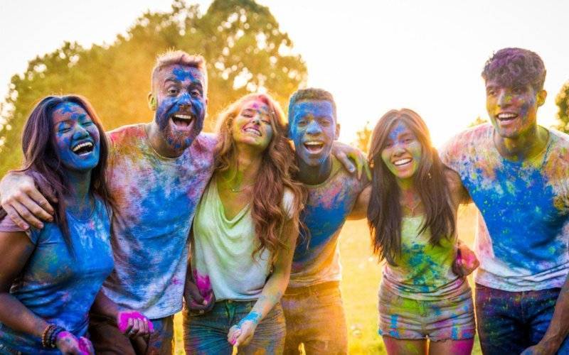 Kolorowa Impreza w Oświęcimiu. Wyrzutnie holi i konkursy z nagrodami