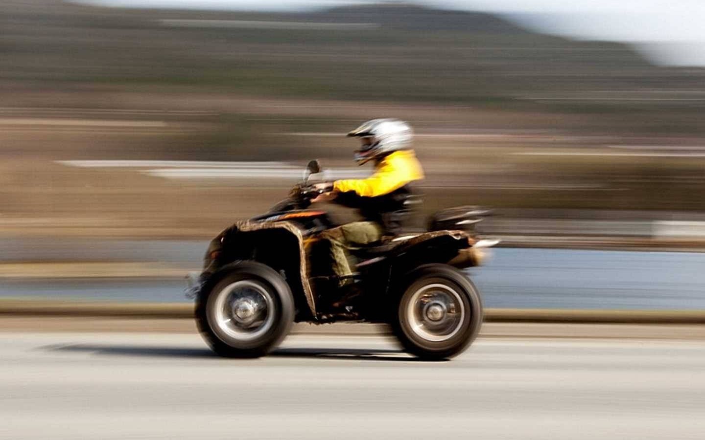 Kierowca bez prawa jazdy na niezarejestrowanym quadzie