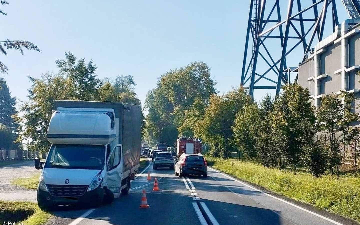 Kompletnie pijany kierowca uderzył w samochód – FOTO. AKTUALIZACJA