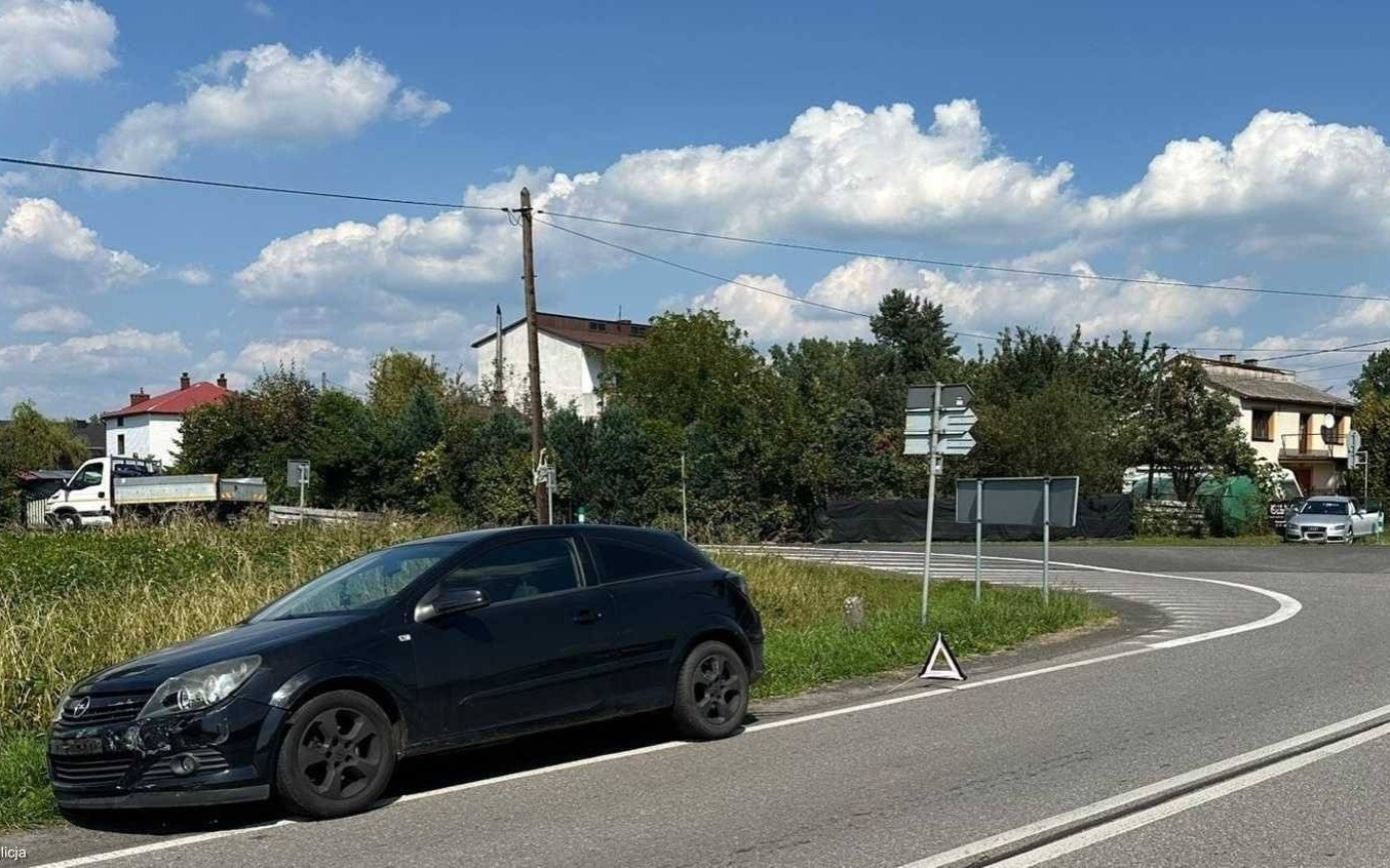 Zderzenie w Laskowej. W samochodzie dwoje dzieci i kobieta w ciąży