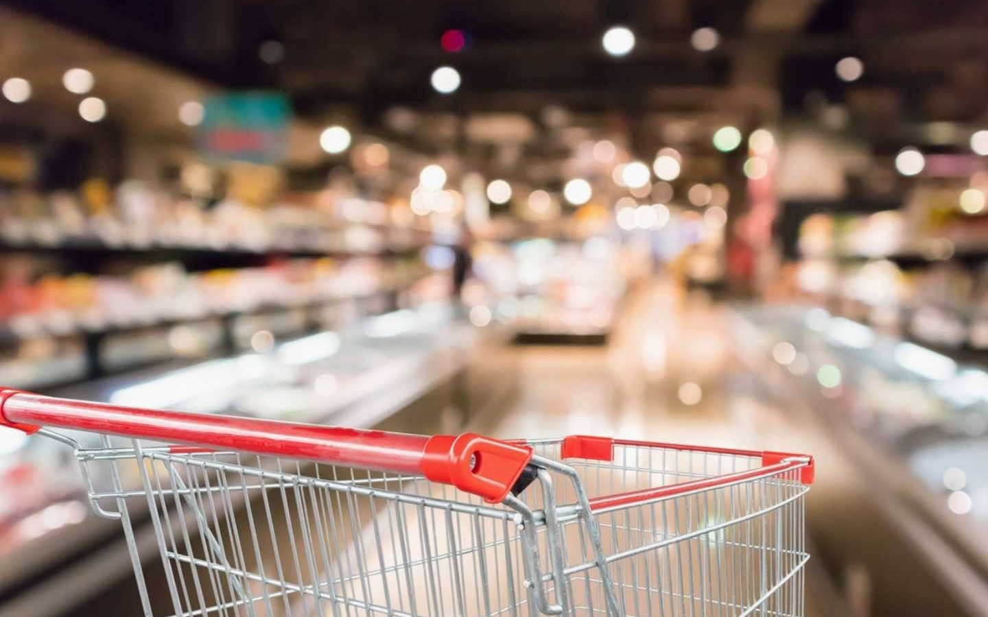 Załadował wózek po brzegi, ale płacić nie zamierzał