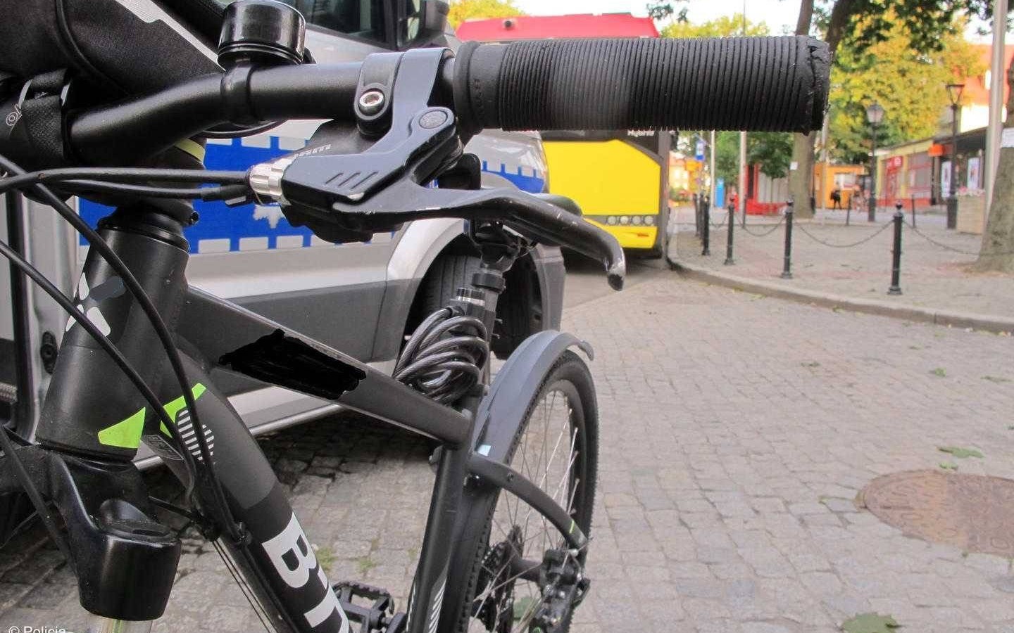 Wjechała rowerem tuż przed autobus miejski