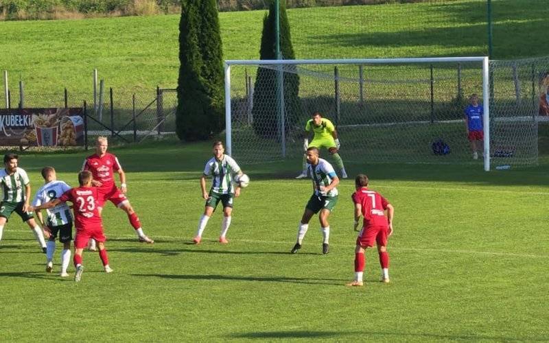 Obrońca trofeum za burtą. Niwa z Jawiszowicami w finale