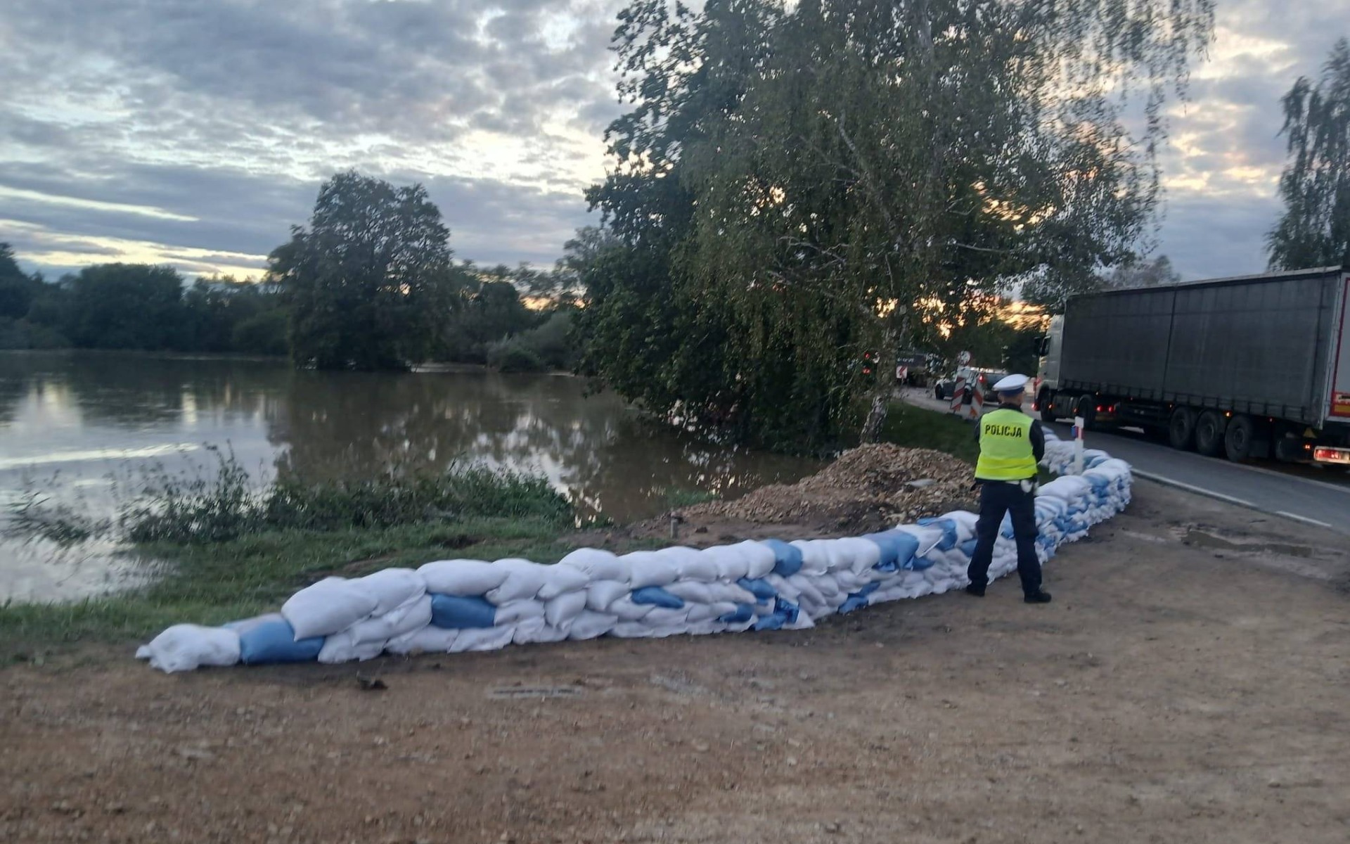 Zamknięcie mostu na Wiśle, trasa Brzeszcze – Pszczyna – FOTO