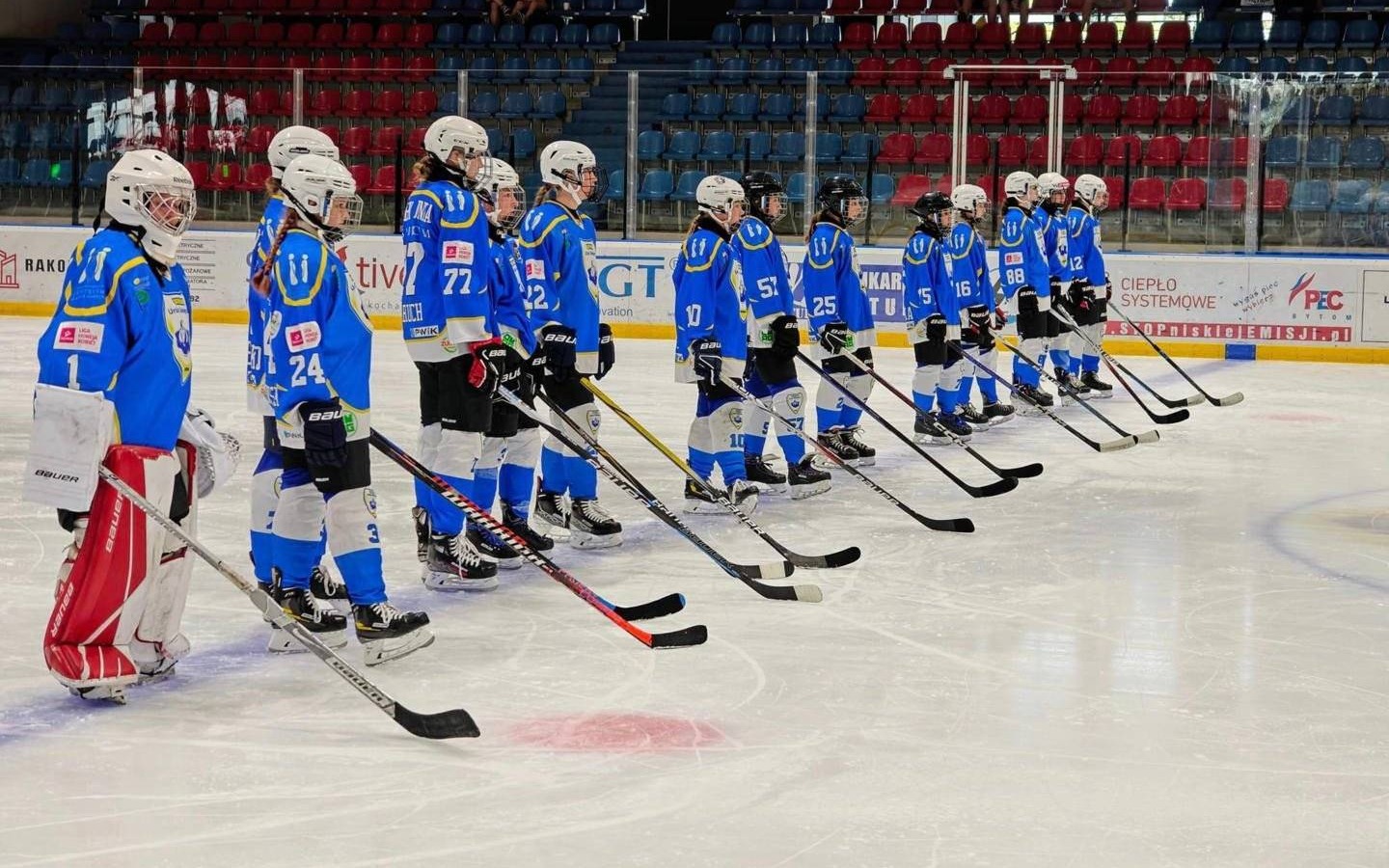 Juniorki Unii jadą do Tychów. Seniorki gromią Białe