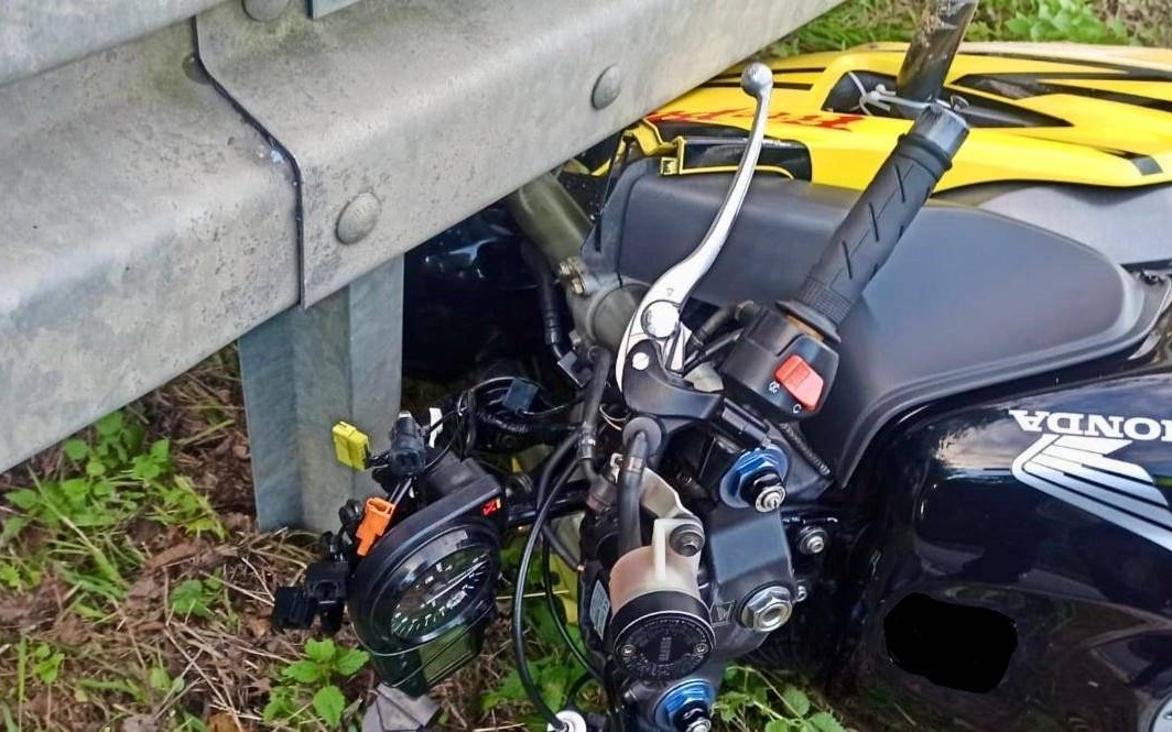 Ucieczka motocyklisty przed policją zakończona w piasku – FOTO