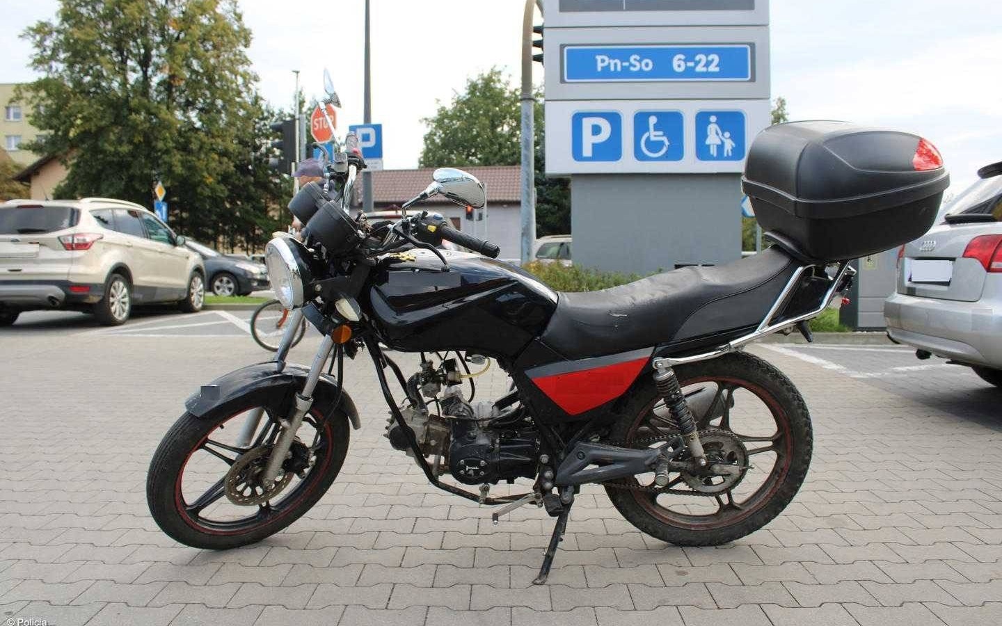 Najechała osobówką na tył motoroweru