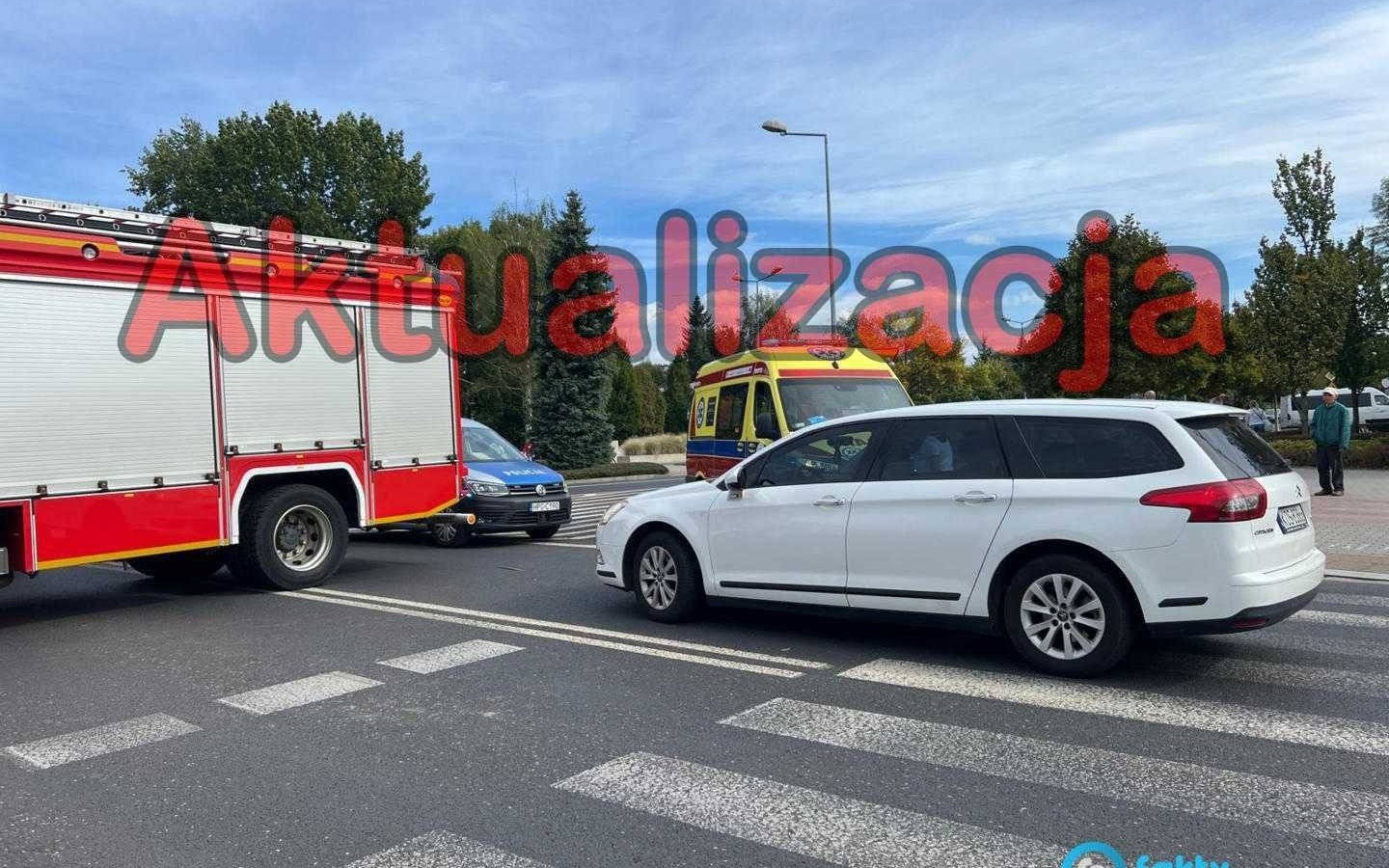 W zdarzeniu drogowym w Oświęcimiu ranny jest rowerzysta – FILM