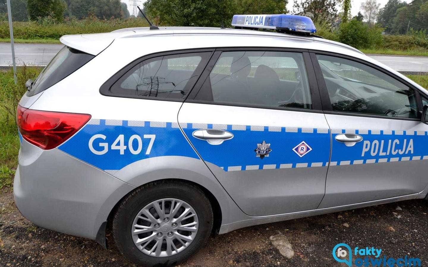 Naczepa tira uderzyła w autobus z pasażerami