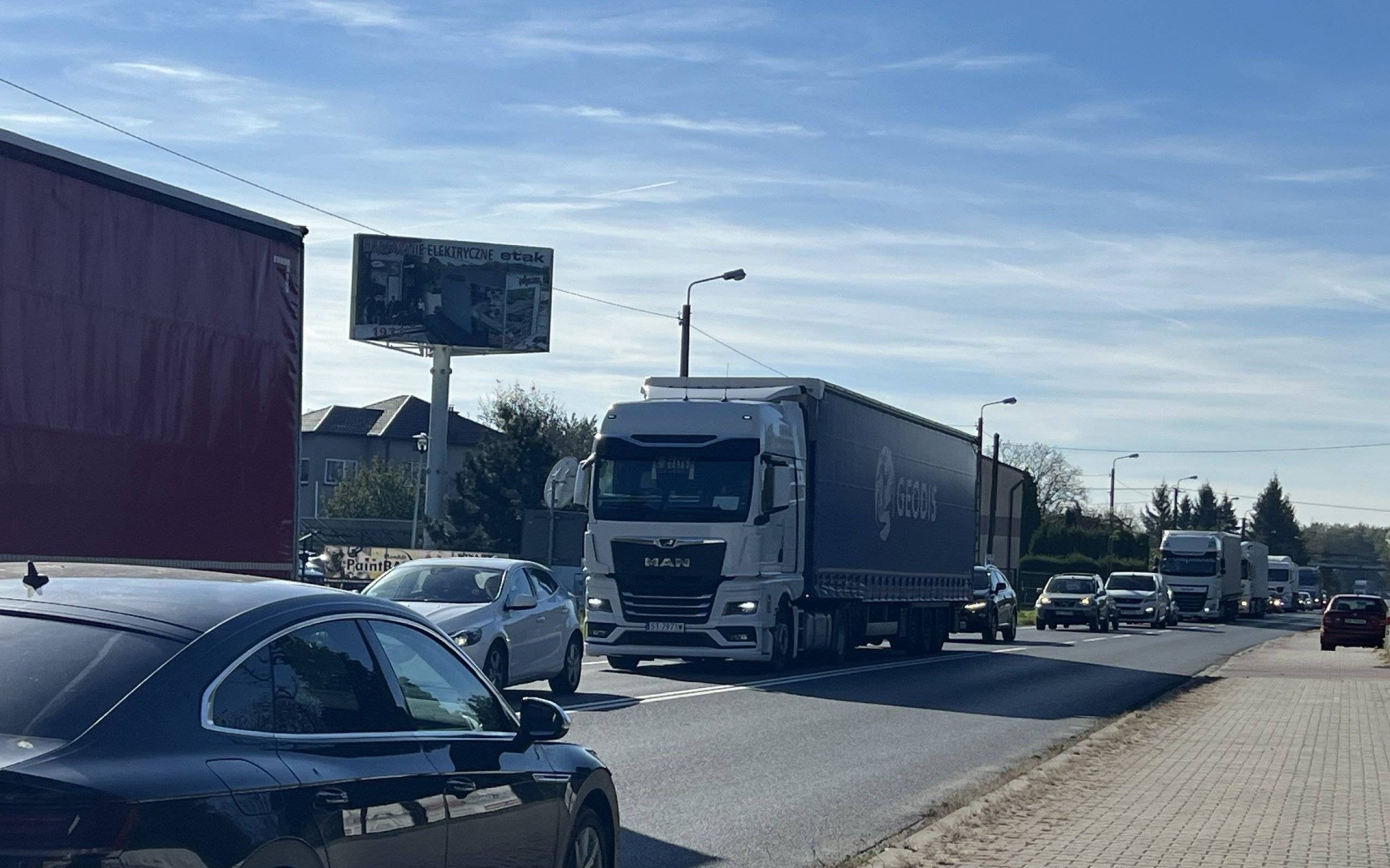 Zepsuła się ciężarówka. Utrudnienia na ulicy Chemików – FILM