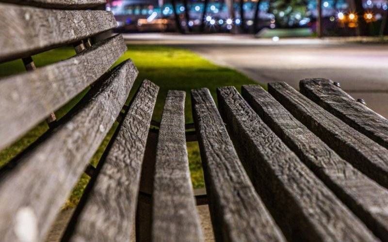 Miała prawie dwa promile alkoholu. Siedziała na ławce z dzieckiem