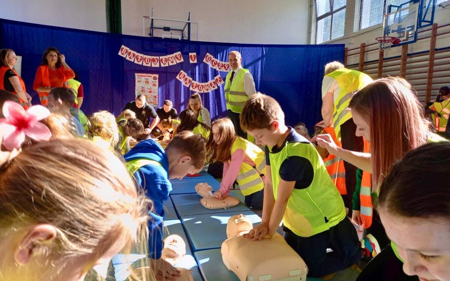 Bili rekord w pierwszej pomocy i uczyli się ratować życie – FOTO