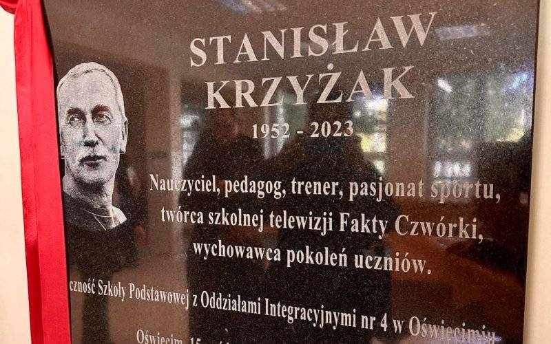Wzruszający hołd dla pedagoga. Tablica pamięci Stanisława Krzyżaka