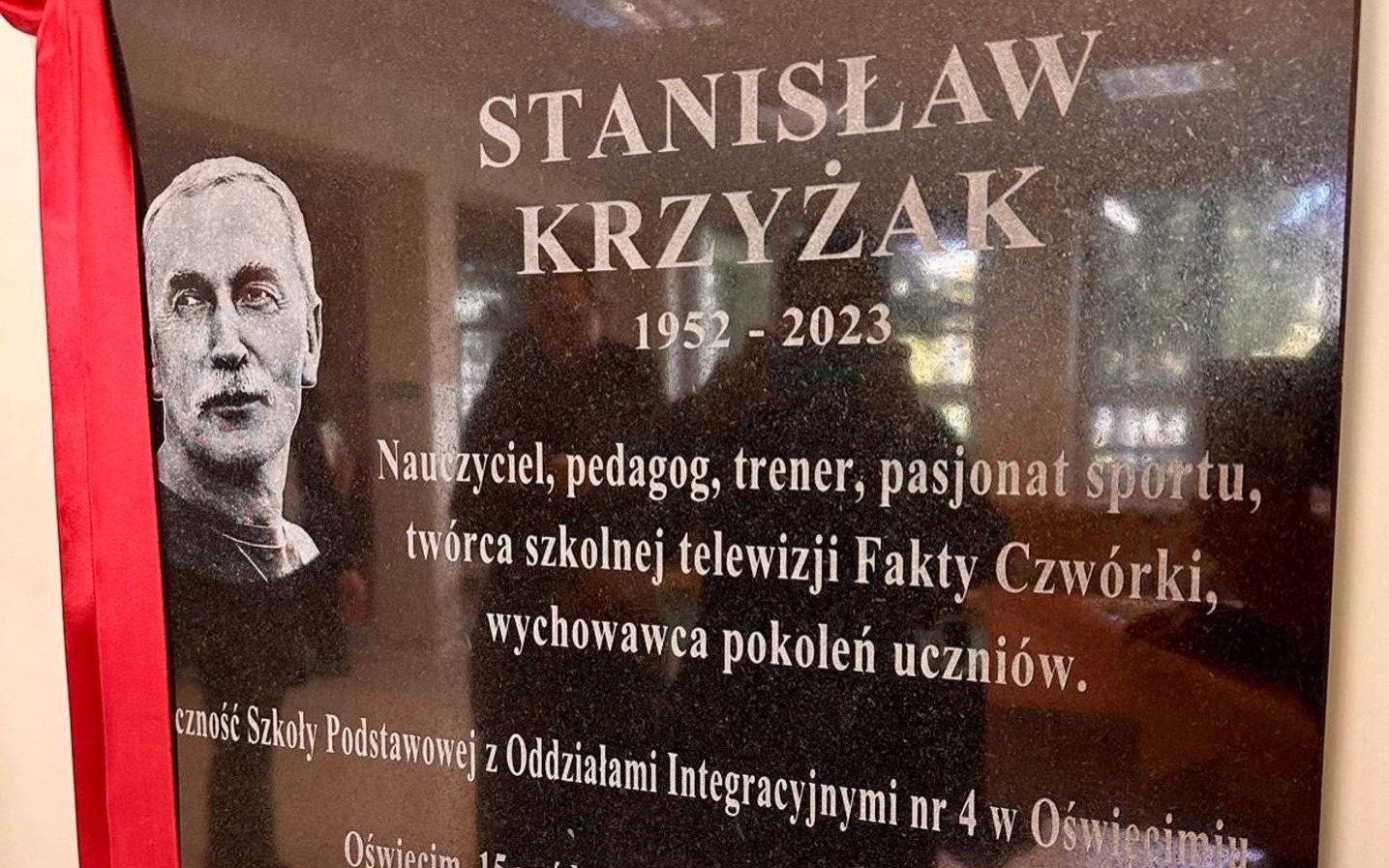 Wzruszający hołd dla pedagoga. Tablica pamięci Stanisława Krzyżaka