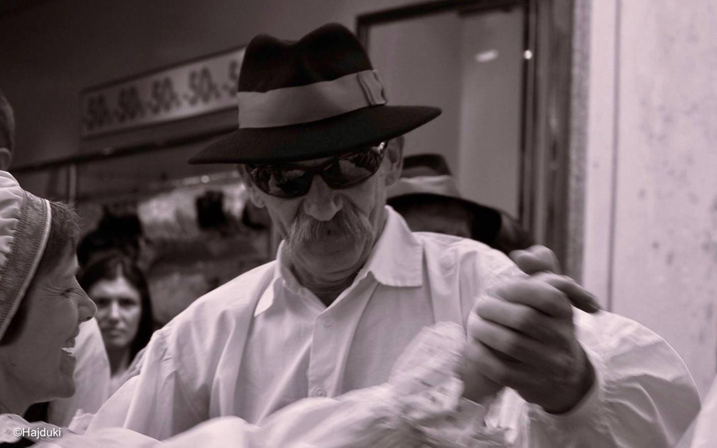 Na ziemi już nie zatańczy. Odszedł Roman Krawczyk – FOTO