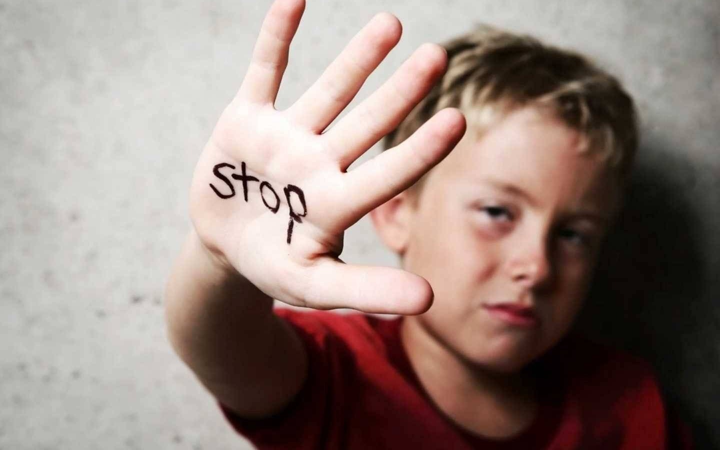 Nauczyciele dostrzegli, że chłopiec jest bity