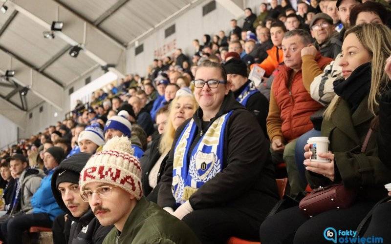 Kuriozalny gol. Wydarte zwycięstwo w derbach – FOTO