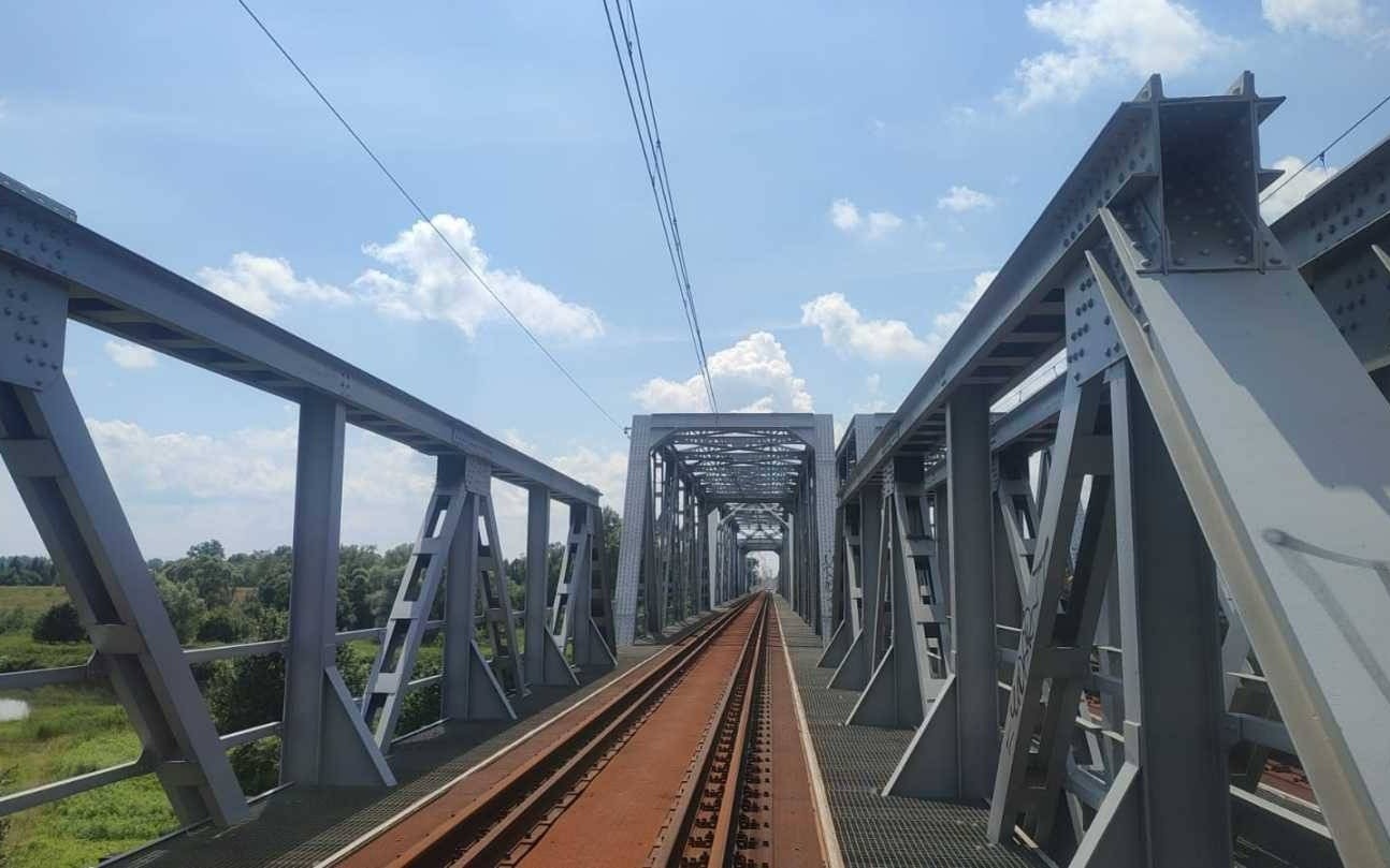 Chciał ukraść kabel z linii kolejowej. Wyrządził spore straty