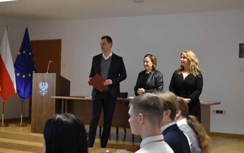 Fakty z powiatu: Pieniądze na rozwijanie zainteresowań młodzieży – FOTO