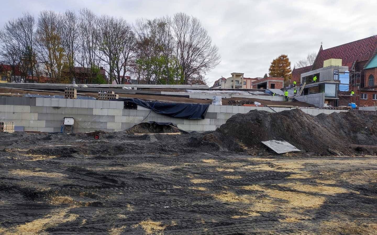 Parking i przestrzeń spotkań na bulwarach jednak nie w tym roku